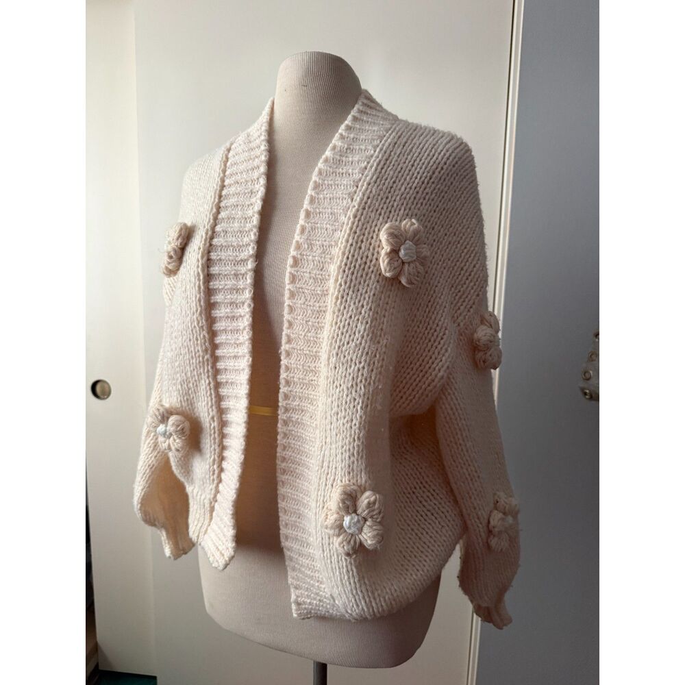 Anthropologie Chunky 3D floral knit Cardigan - Picture 2 of 7